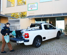 Policiais militares do COPOM de Londrina arrecadam alimentos para famílias carentes