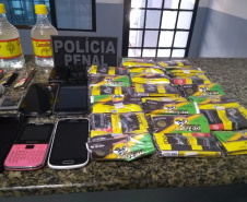 Agentes penitenciários de Cascavel evitam entrada de 17 celulares e drogas em unidades prisionais