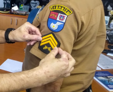  No BPTran, praças promovidos recebem as novas divisas do comandante da unidade 