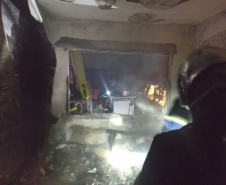  Durante combate a incêndio em apartamento, bombeiros encontram 20 armas de fogo em Curitiba 
