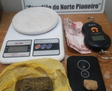 Durante fase da Operação Ostensividade II no Norte Pioneiro do Paraná, drogas são apreendidas e cidadãos são orientados