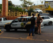 Durante fase da Operação Ostensividade II no Norte Pioneiro do Paraná, drogas são apreendidas e cidadãos são orientados
