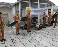 Banda de Música da PM faz homenagem para enfermeiros do Hospital da PM no Dia Internacional da Enfermagem