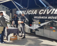  Polícia Civil distribui máscaras e orienta a população em Curitiba