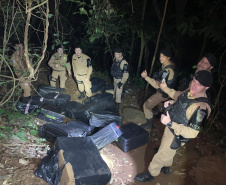 PM de Foz do Iguaçu (PR) apreende cerca de 2400 pacotes de cigarros contrabandeados do Paraguai em porto clandestino