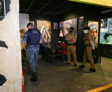  Ação fiscaliza e fecha bares durante a pandemia