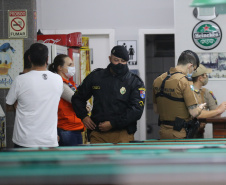  Ação fiscaliza e fecha bares durante a pandemia
