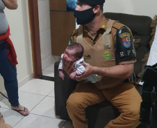 Policiais militares salvam vida de bebê engasgado em Cianorte, no noroeste do Paraná