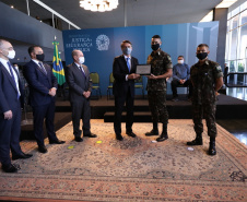  Secretário coronel Marinho participa de cerimônia de homenagem a soldado em Brasília