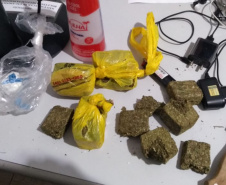 Quase três quilos de fumo e drogas e três celulares são impedidos de serem lançados na Cadeia Laudemir Neves
