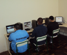 Presos do Paraná cursam ensino superior à distância com bolsa de estudos