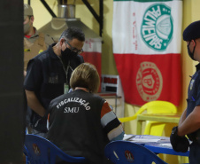  PM fecha 16 estabelecimentos em Curitiba por aglomeração de pessoas