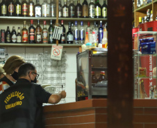  PM fecha 16 estabelecimentos em Curitiba por aglomeração de pessoas