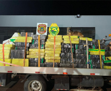 Carreta com seis toneladas de maconha é apreendida pela PM e PF em Maringá