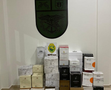 BPFron apreende 40 mil pacotes de cigarros e 98 caixas de vinhos contrabandeados no Oeste do estado