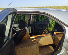 BPFron apreende R$ 1,3 milhão em cigarros contrabandeados e veículos em Guaíra, no oeste do Paraná
