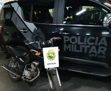 No Oeste do estado, BPFron apreende 40 mil pacotes de cigarros contrabandeados e recupera motocicleta furtada