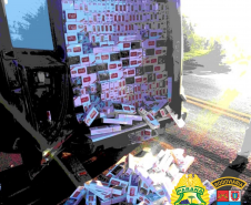 Polícia Rodoviária Estadual apreende 35 caixas com cigarros contrabandeados durante atendimento a acidente, na PRC 158
