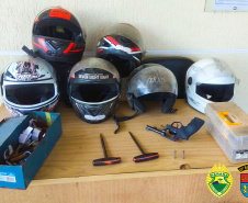 PM descobre produção ilegal de placas de moto em Rio Branco do Sul, na RMC; 22 placas com alerta foram apreendidas