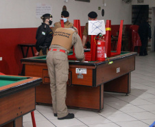  Operação fecha comércio e apreende contrabando em Curitiba
