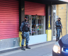  Operação fecha comércio e apreende contrabando em Curitiba