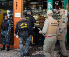  Operação fecha comércio e apreende contrabando em Curitiba