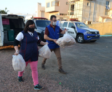 Trabalho social do Depen e do Rotary Club distribui pães para instituições de Cascavel