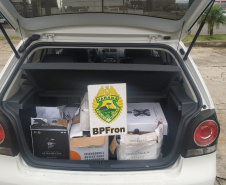 Diversas garrafas de vinho estrangeiro são apreendidas pelo Batalhão de Fronteira em Barracão, no Sudoeste do Paraná