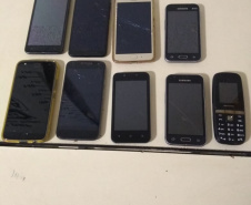 Dupla é detida tentando arremessar nove celulares, maconha e cocaína na Cadeia de Marechal Cândido Rondon