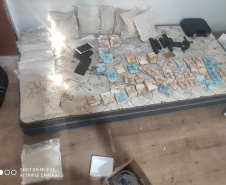 PM descobre laboratório de drogas e prende dois envolvidos no Botiatuvinha, em Curitiba