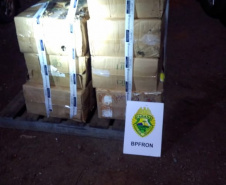 Na região de fronteira, BPFron localiza 162 garrafas de vinhos e 350 pacotes de cigarros contrabandeados durante a Operação Hórus