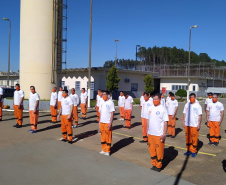 Presos de Piraquara executam Hino Nacional em comemoração aos 198 anos da Independência do Brasil.