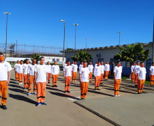 Presos de Piraquara executam Hino Nacional em comemoração aos 198 anos da Independência do Brasil.