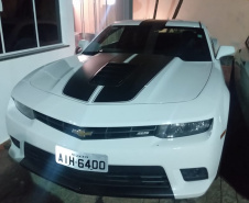  Polícia Militar recupera carro e apreende U$ 145 mil dólares ao atender ocorrência de perturbação do sossego em Maringá