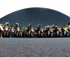 Inédito desfile motorizado da PM passa por cartões-postais da capital em alusão aos 166 anos da Corporação