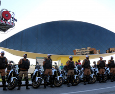 Inédito desfile motorizado da PM passa por cartões-postais da capital em alusão aos 166 anos da Corporação