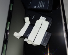Depen apreende drogas e celulares dentro de televisores.