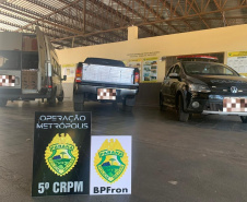 BPFron apreende carros e 9 mil de pacotes de cigarro contrabandeado do Paraguai em Terra Roxa (PR)