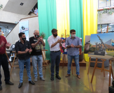 Exposição apresenta obras pintadas por presos de Cascavel