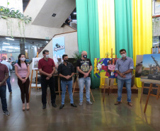 Exposição apresenta obras pintadas por presos de Cascavel