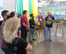 Exposição apresenta obras pintadas por presos de Cascavel