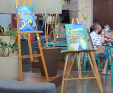 Exposição apresenta obras pintadas por presos de Cascavel