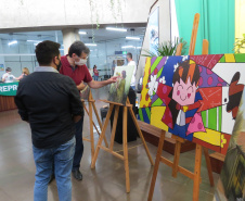 Exposição apresenta obras pintadas por presos de Cascavel