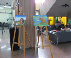 Exposição apresenta obras pintadas por presos de Cascavel