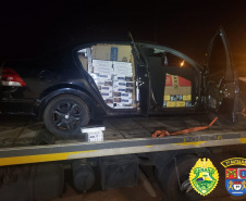 Carro com rádio comunicador lotado de cigarros paraguaios é apreendido pela PM em Cidade Gaúcha (PR)