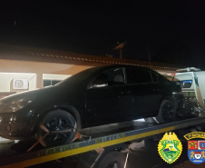Carro com rádio comunicador lotado de cigarros paraguaios é apreendido pela PM em Cidade Gaúcha (PR)