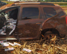 Carro capota com 1,6 mil pacotes de cigarros contrabandeados em Marechal Cândido Rondon 