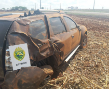 Carro capota com 1,6 mil pacotes de cigarros contrabandeados em Marechal Cândido Rondon 