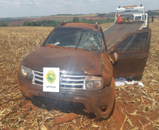 Carro capota com 1,6 mil pacotes de cigarros contrabandeados em Marechal Cândido Rondon 