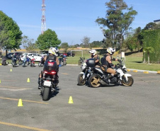 BPTran faz instrução de direção defensiva com motociclistas durante a Semana Nacional de Trânsito